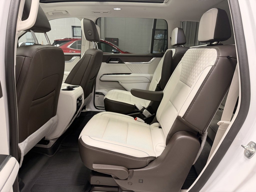 Used 2024 GMC Acadia Denali image 16