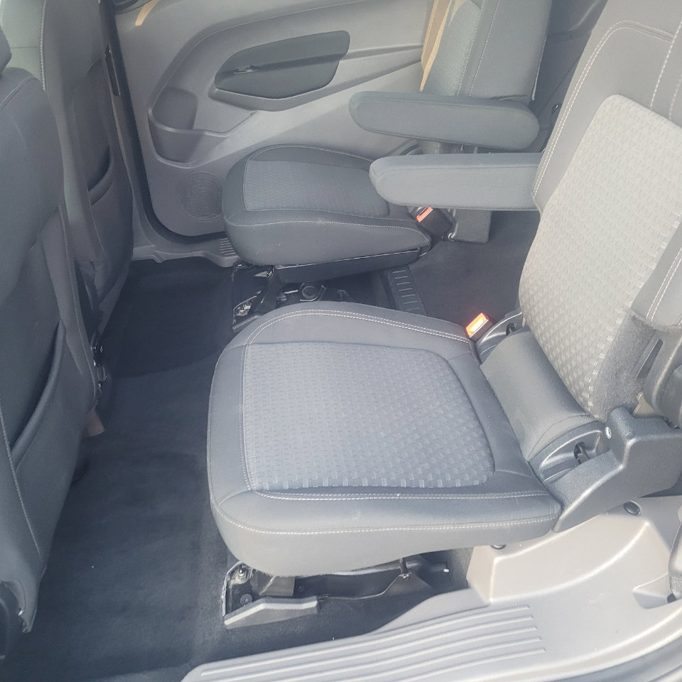 Used 2021 Ford Transit Connect XLT image 29