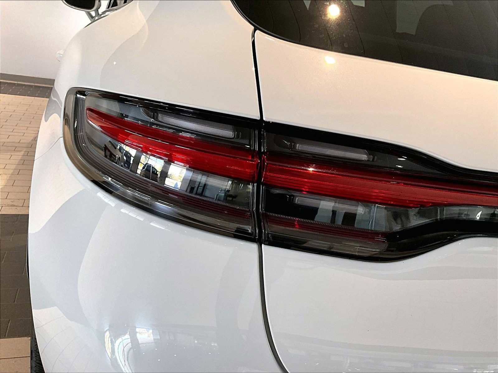 Used 2025 Porsche Macan image 34