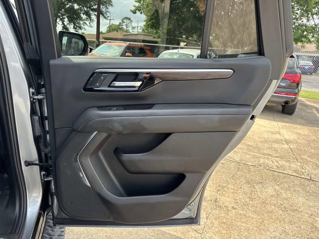 Used 2025 Chevrolet Tahoe Z71 AWD/4WD image 28
