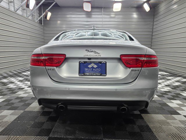Used 2017 Jaguar XE Prestige RWD image 6