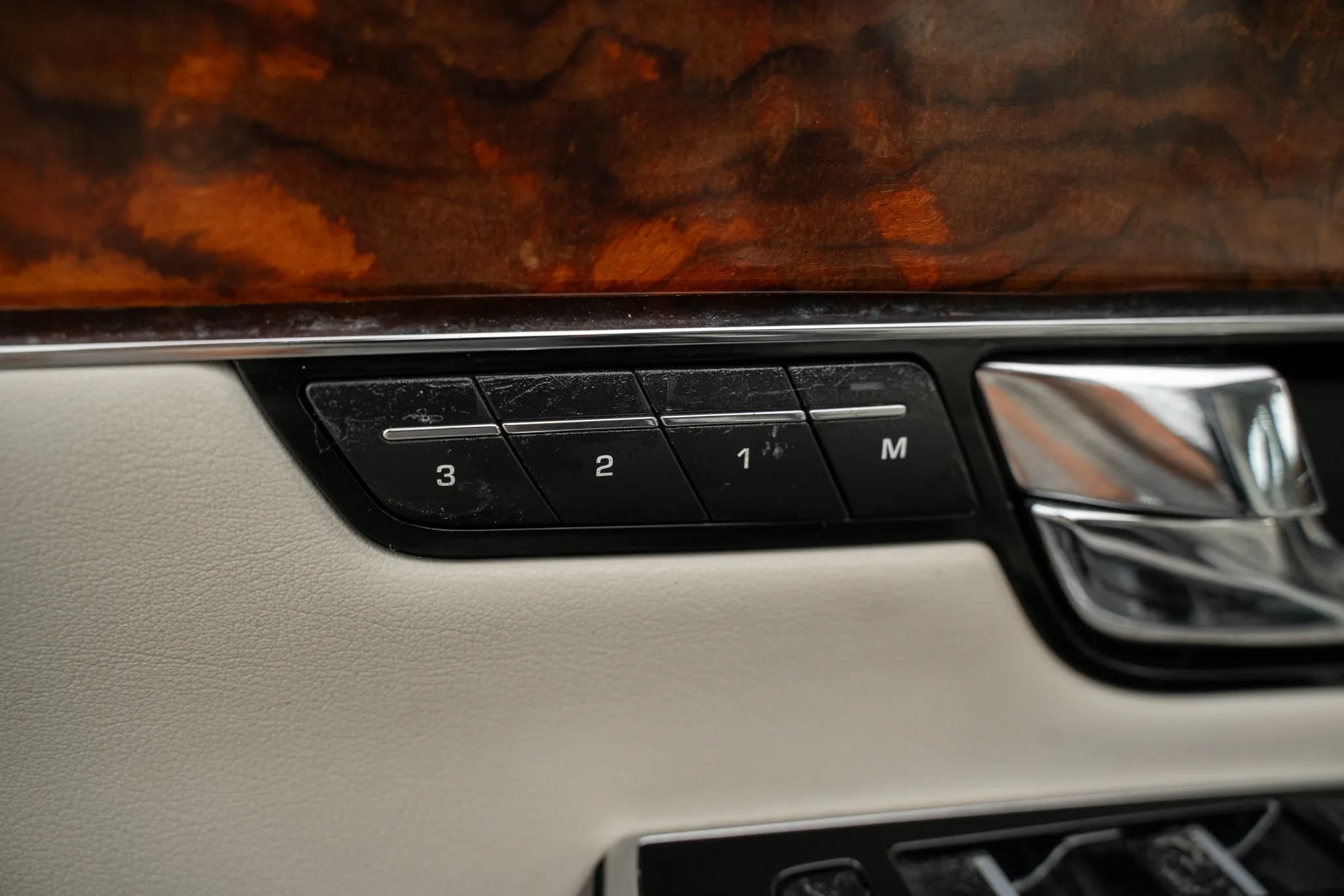 Used 2012 Jaguar XJ RWD image 18