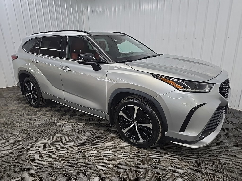 Used 2022 Toyota Highlander XSE AWD/4WD image 7
