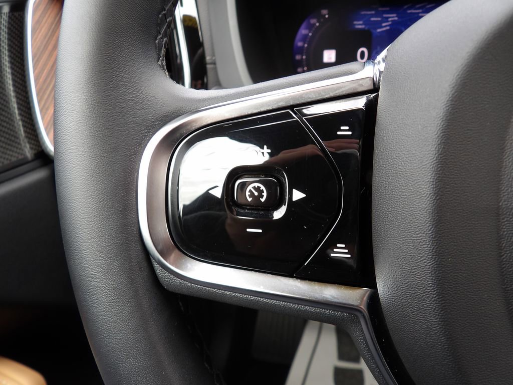 Certified 2024 Volvo XC60 B5 Ultimate w/ Protection Package Premier image 20