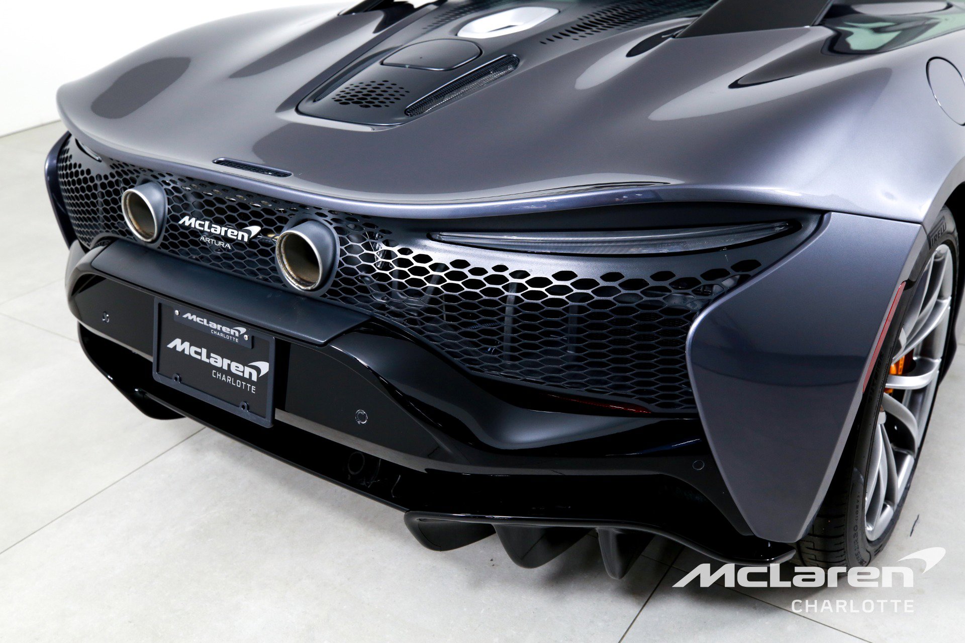 Used 2023 McLaren Artura image 32