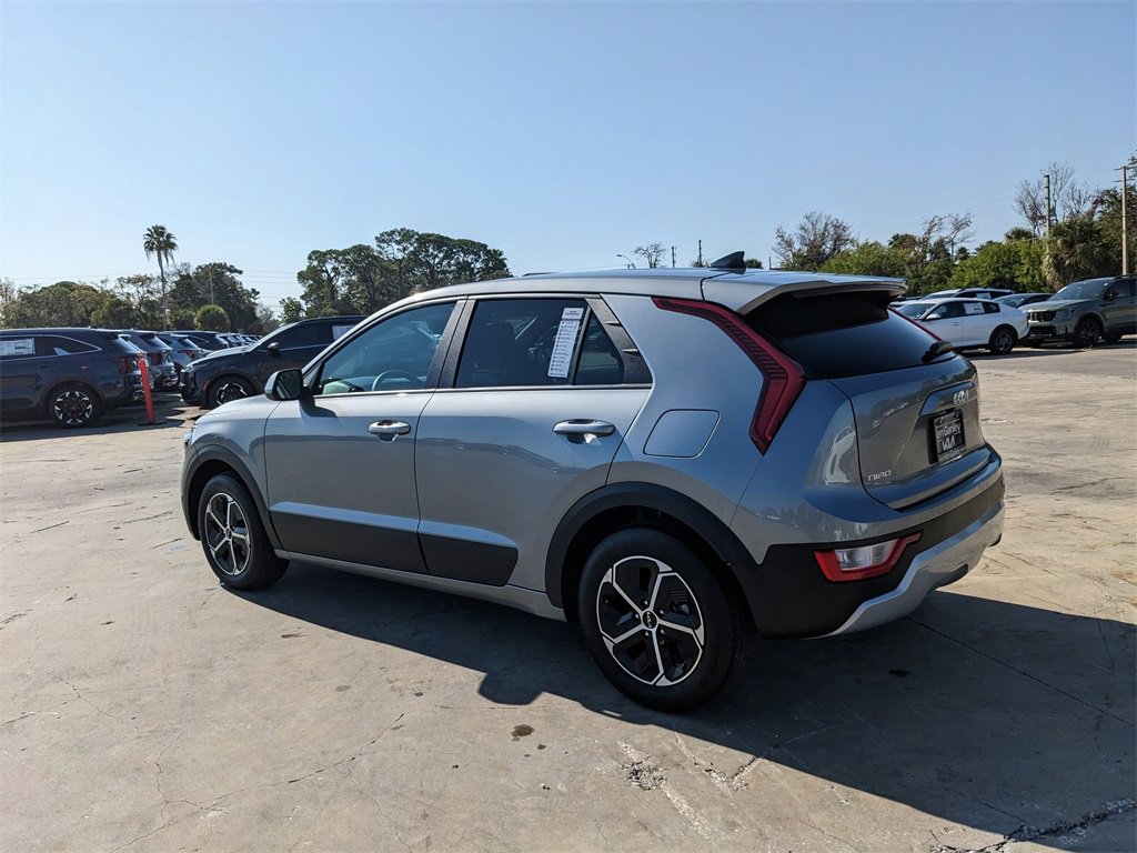 Certified 2025 Kia Niro LX image 7