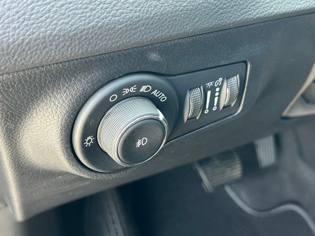 Used 2021 Jeep Compass Latitude FWD image 46
