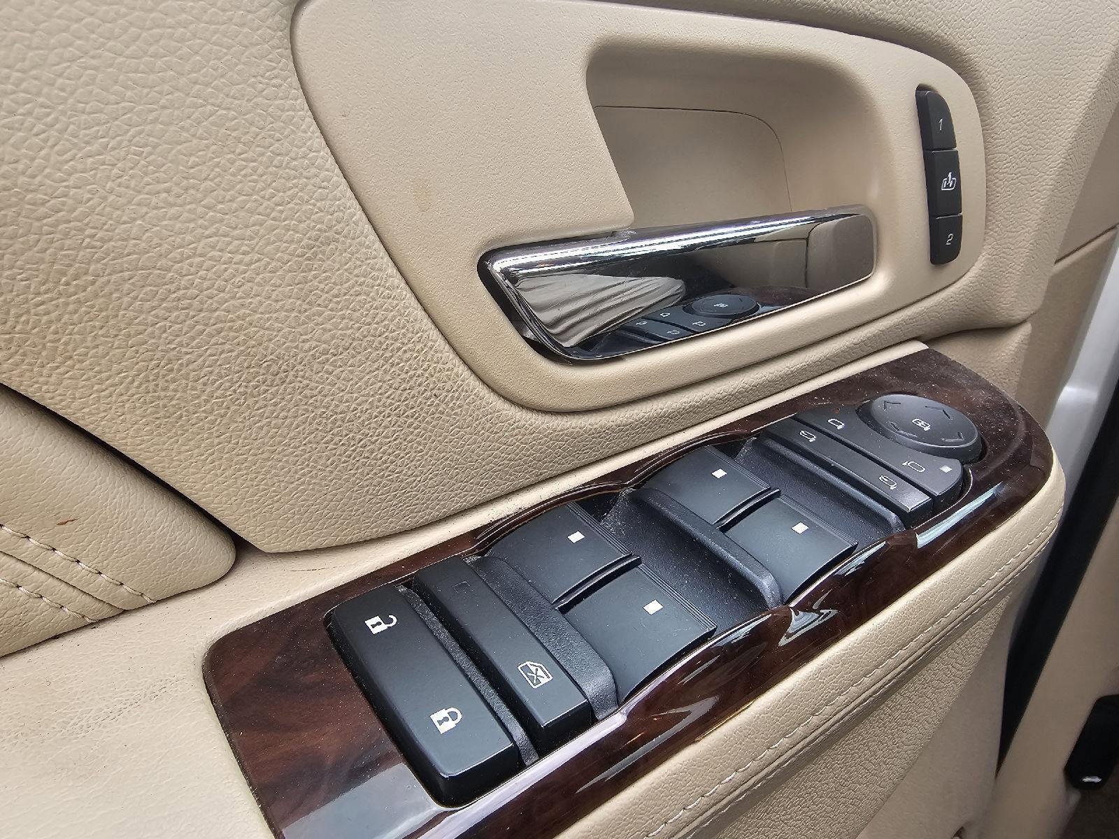 Used 2013 Cadillac Escalade Premium AWD/4WD image 23