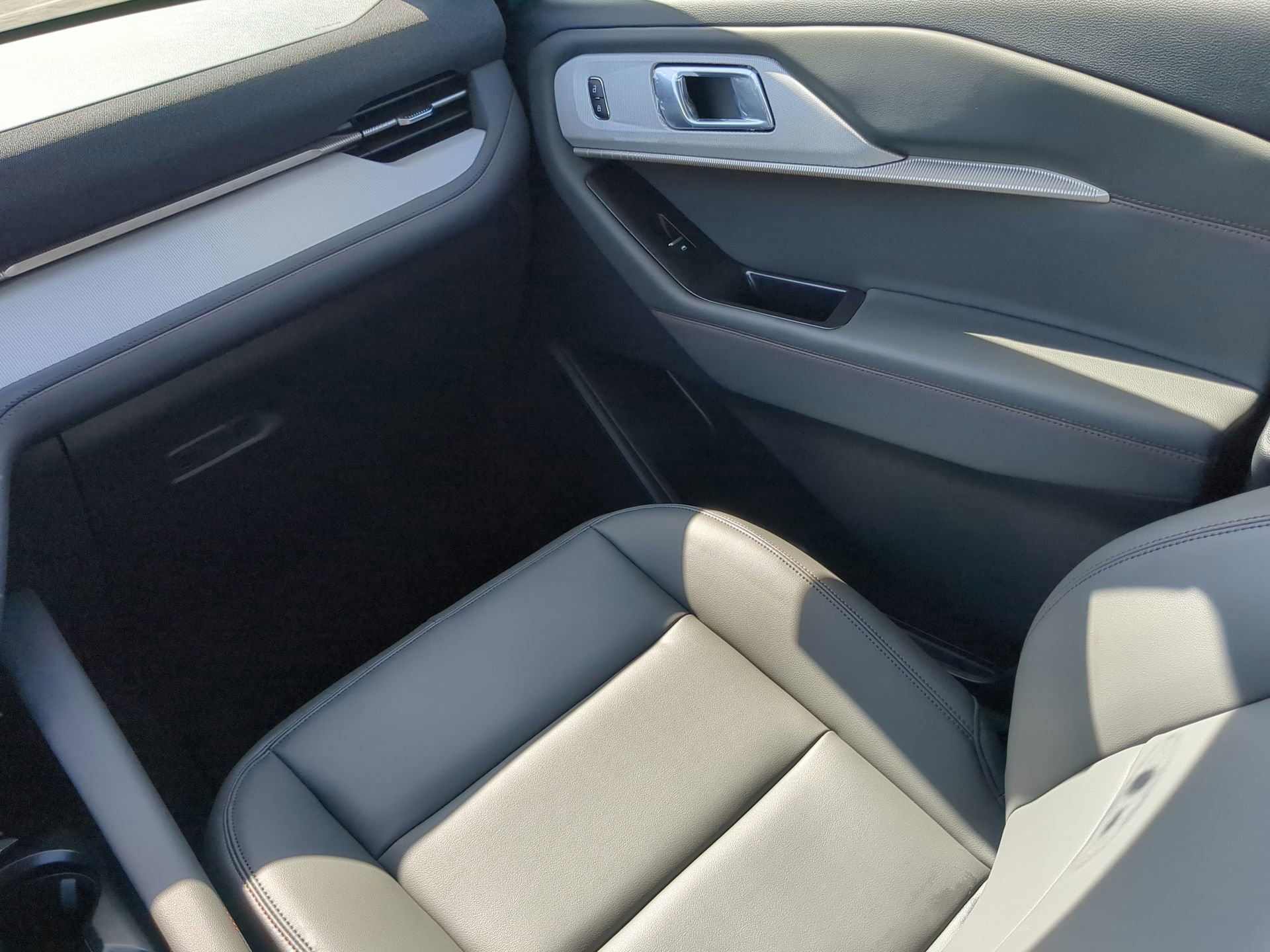 New 2025 Ford Explorer Active w/ Active Comfort Package image 49