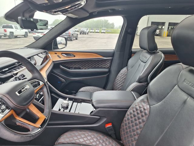 Used 2023 Jeep Grand Cherokee L Summit AWD/4WD image 11