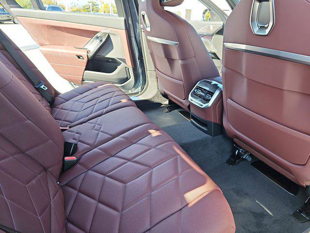 New 2025 BMW i7 eDrive50 w/ Premium Package image 11