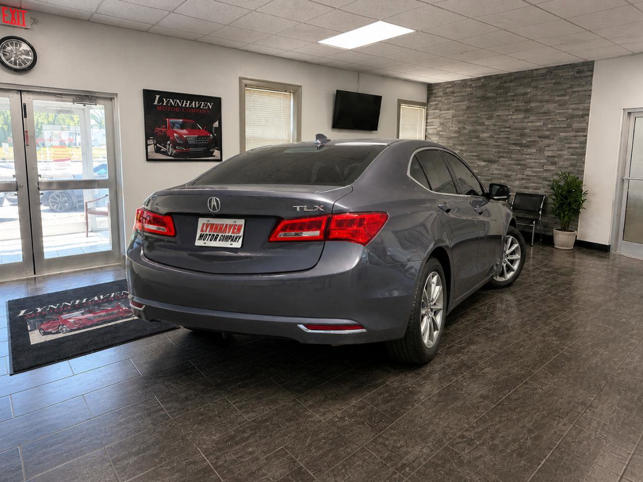 Used 2018 Acura TLX FWD image 4