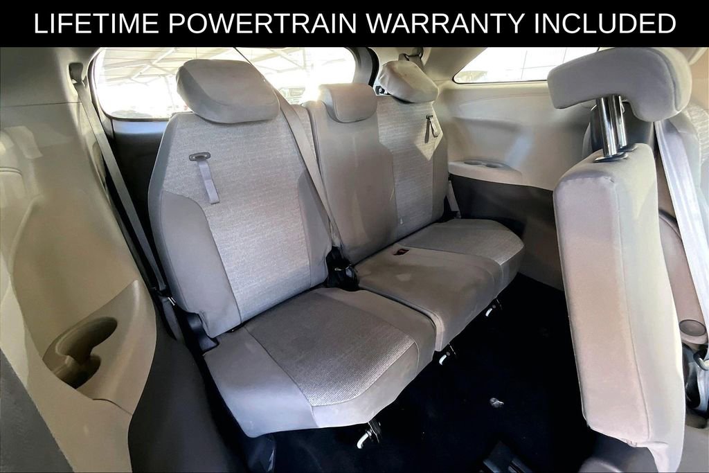 Used 2022 Toyota Sienna LE image 26
