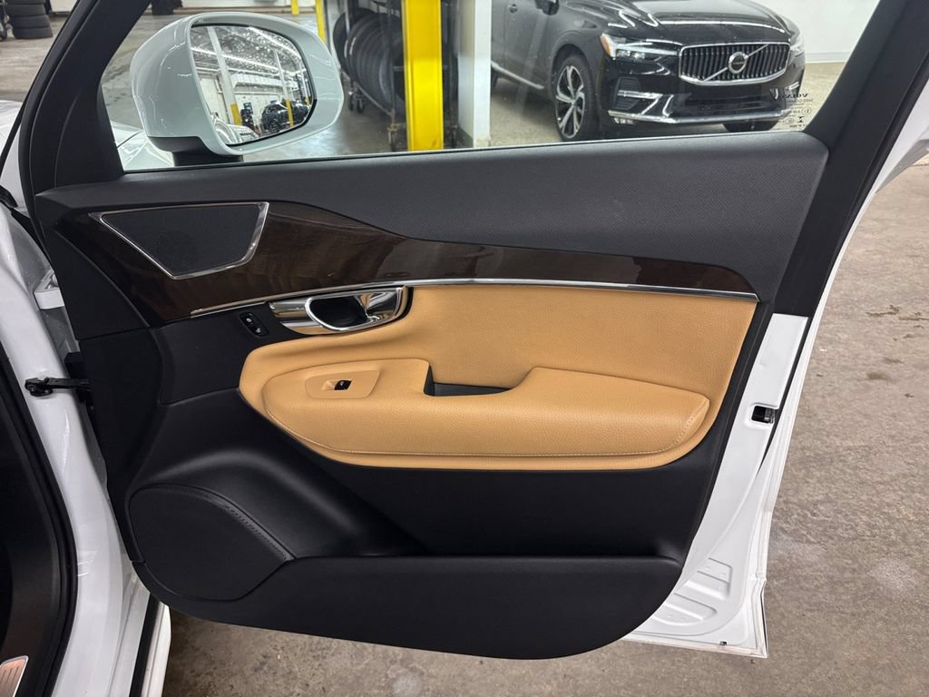 Used 2016 Volvo XC90 T6 Momentum w/ Momentum Plus Package AWD/4WD image 22