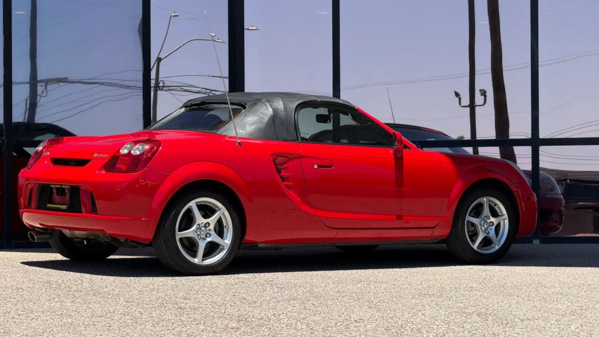 Used 2003 Toyota MR2 RWD image 15