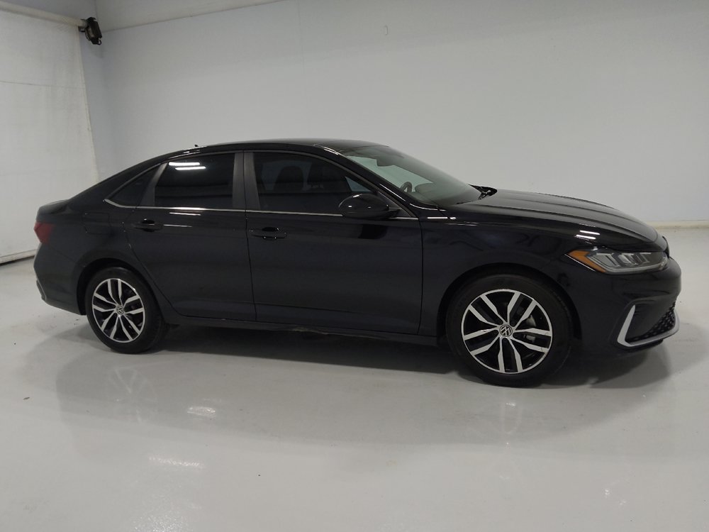 Used 2025 Volkswagen Jetta SE FWD image 11