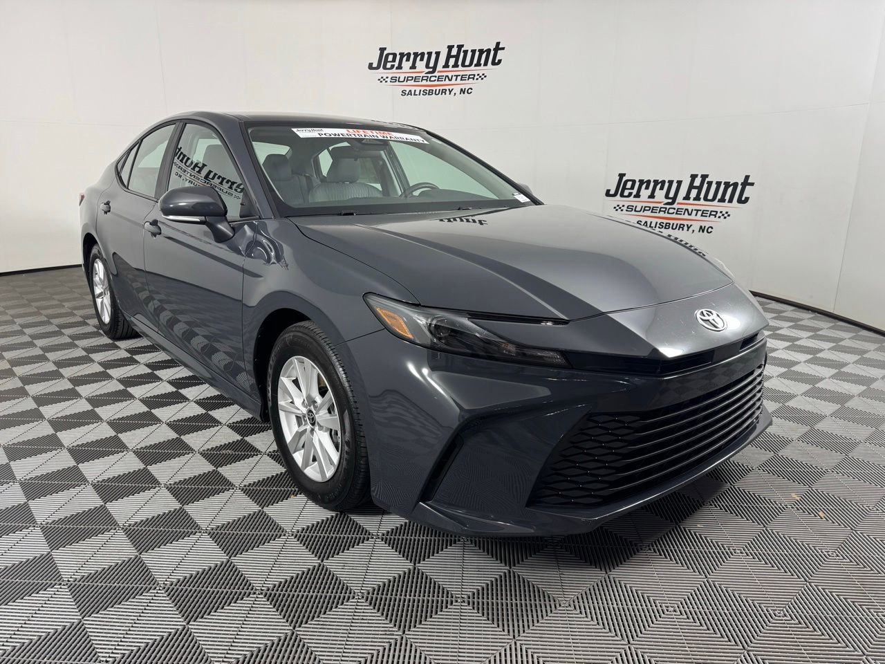 Used 2025 Toyota Camry LE FWD image 5