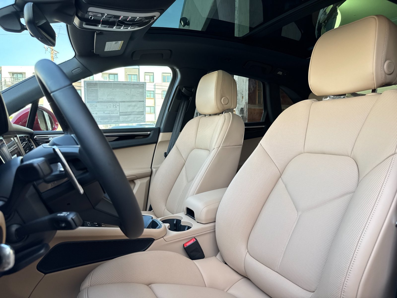 Certified 2026 Porsche Macan AWD/4WD image 5