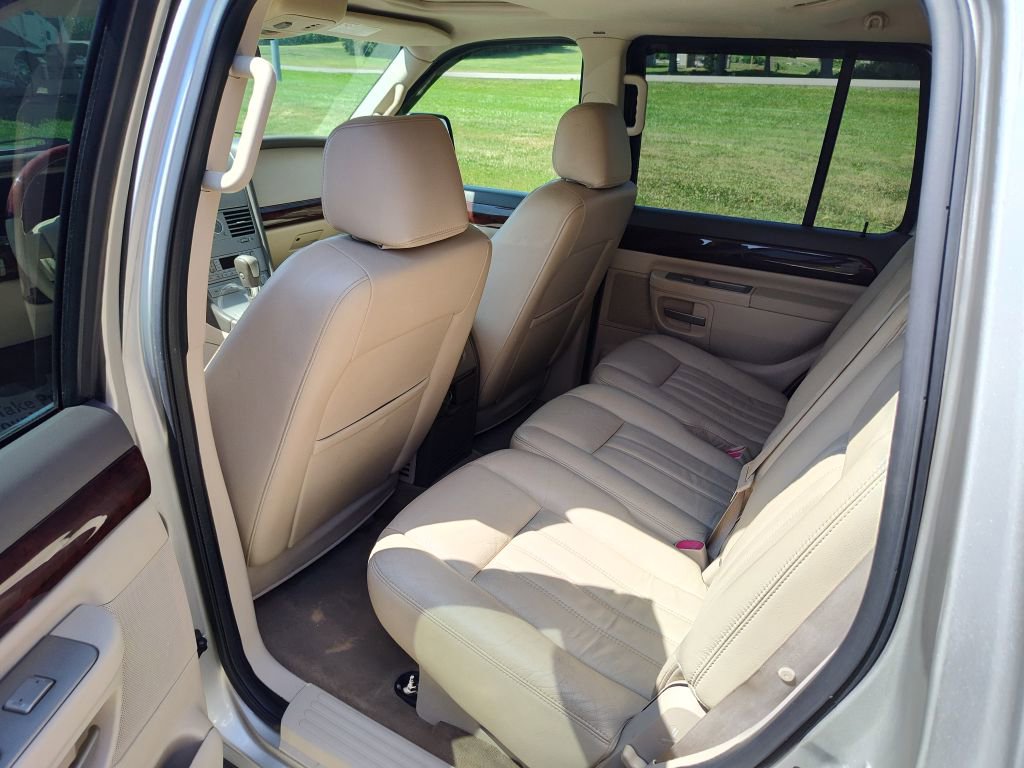 Used 2004 Lincoln Aviator AWD image 6