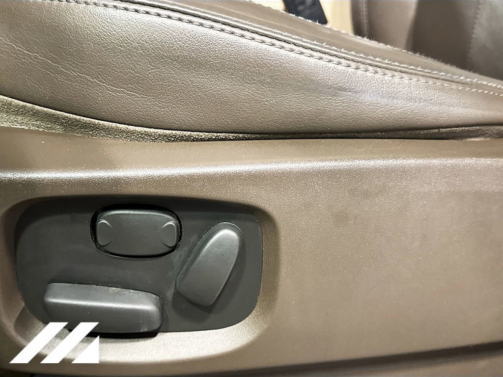 Used 2016 Land Rover LR4 HSE LUX image 22