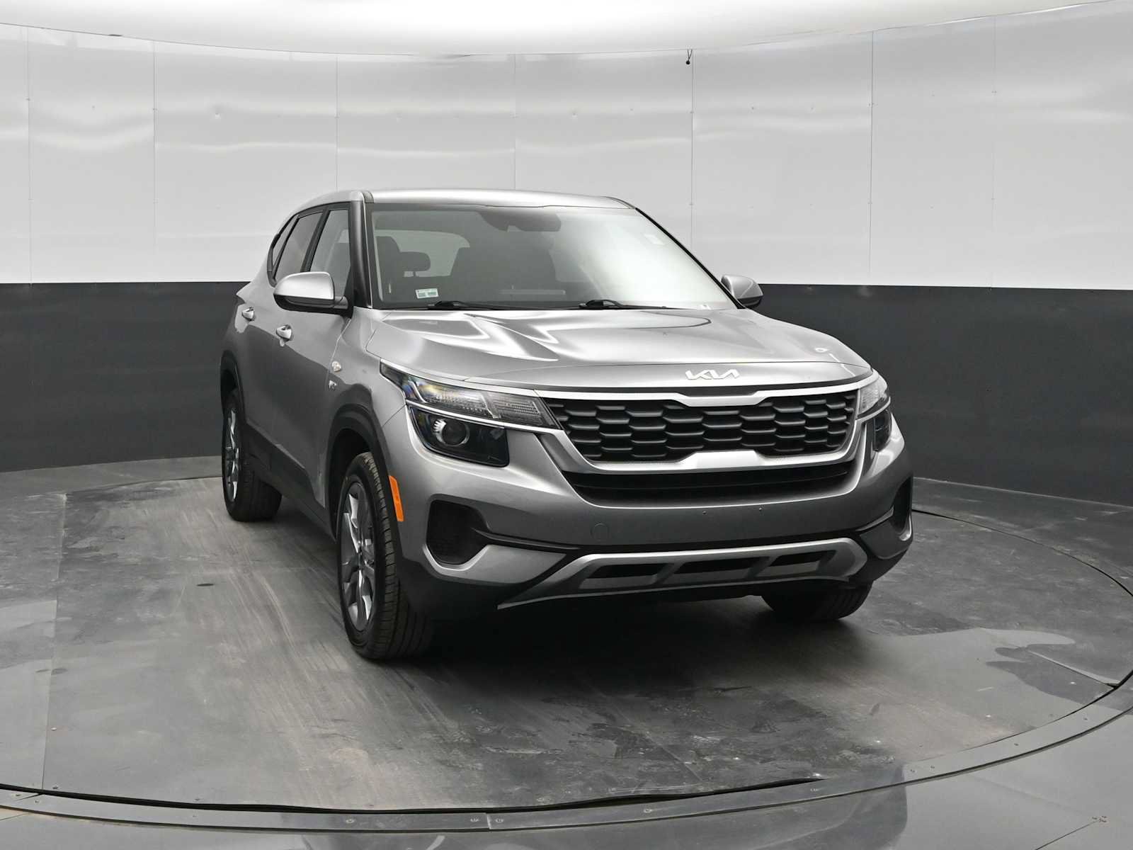 Used 2022 Kia Seltos LX AWD/4WD image 2