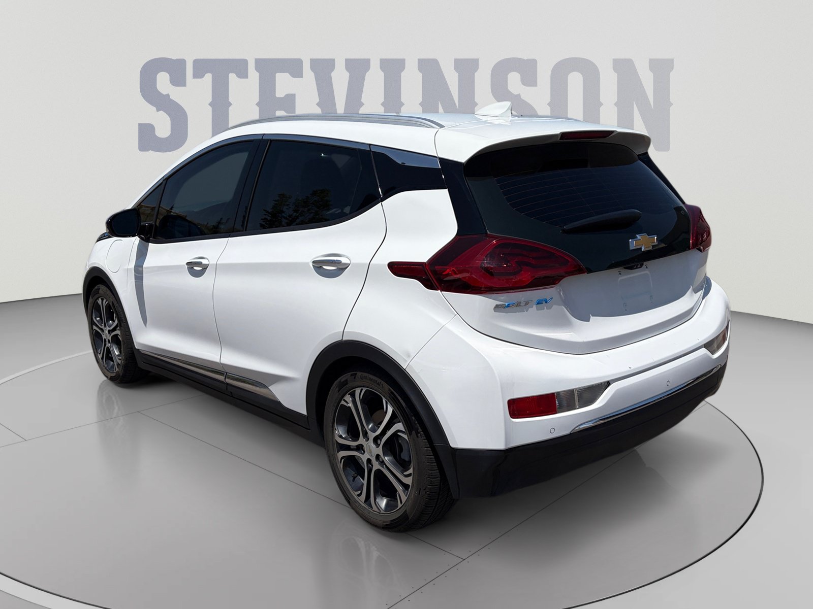 Used 2018 Chevrolet Bolt Premier w/ Infotainment Package FWD image 3