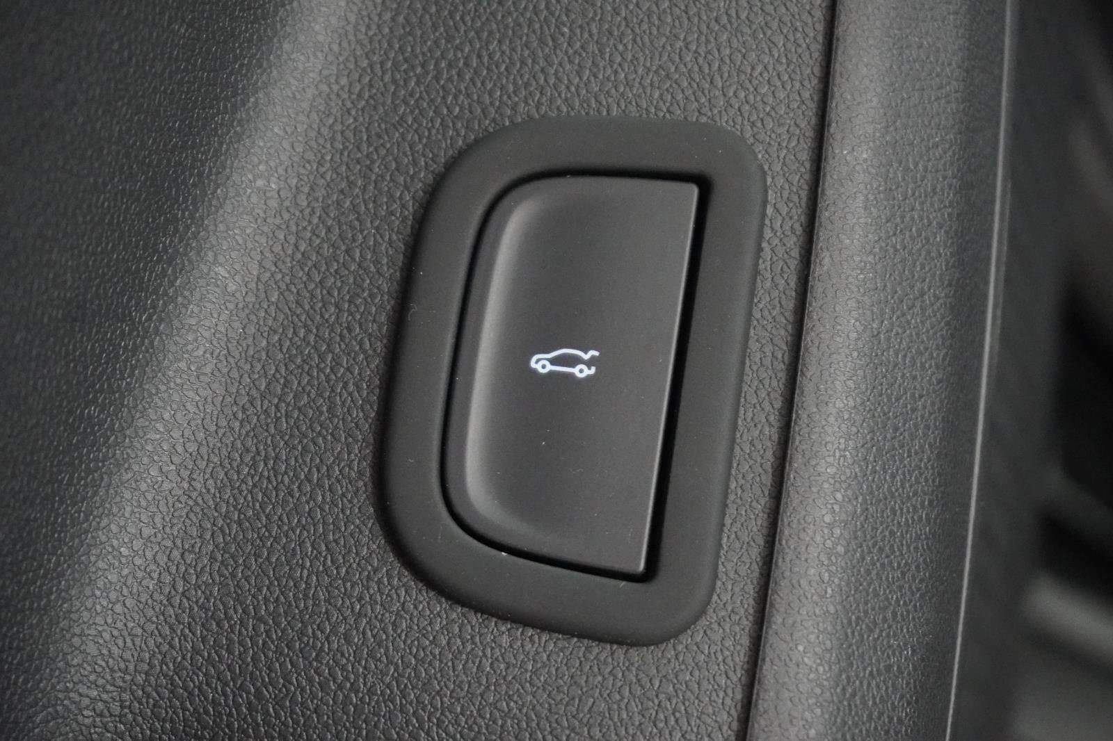 Used 2025 Chevrolet Traverse LT w/ Driver Confidence Package image 14