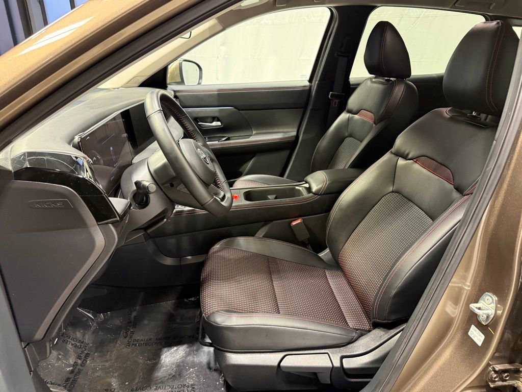 Certified 2025 Nissan Kicks SR image 14