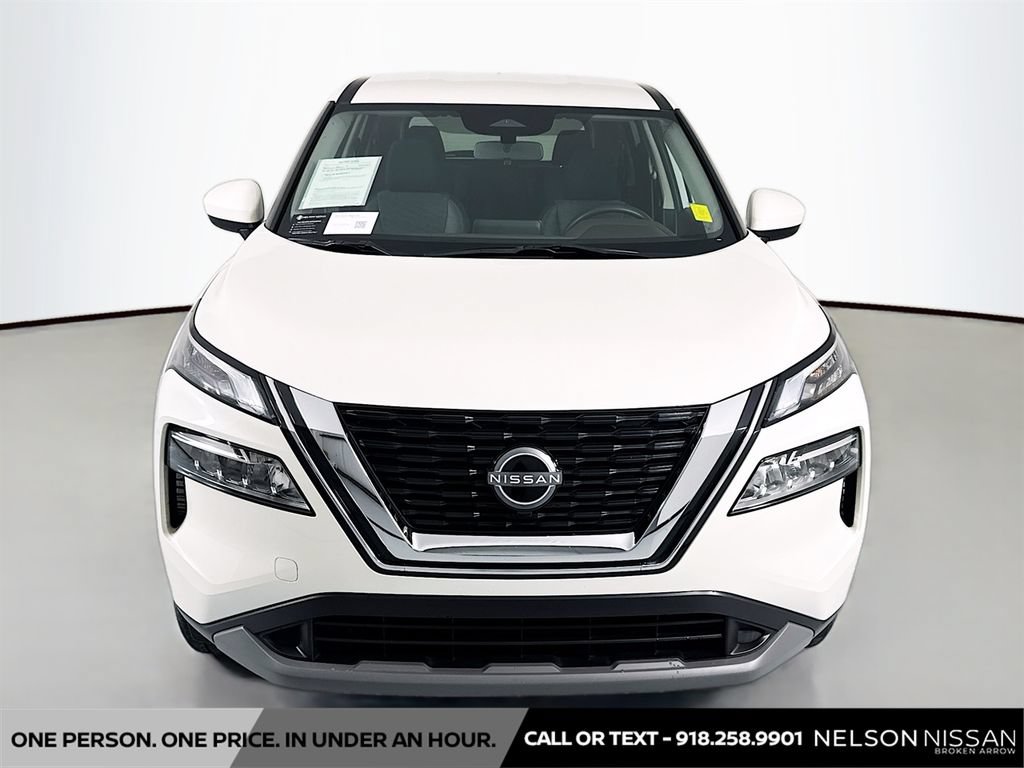 Used 2023 Nissan Rogue SV FWD image 2