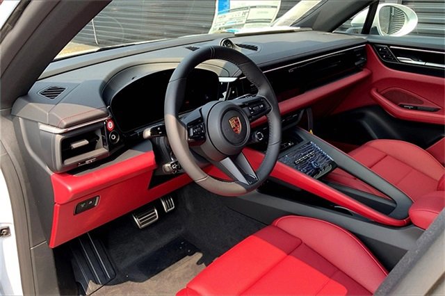 New 2025 Porsche Macan 4S Electric image 4