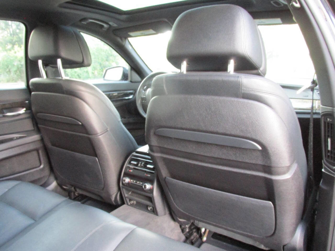 Used 2015 BMW 740i 740i 4dr Sedan image 24