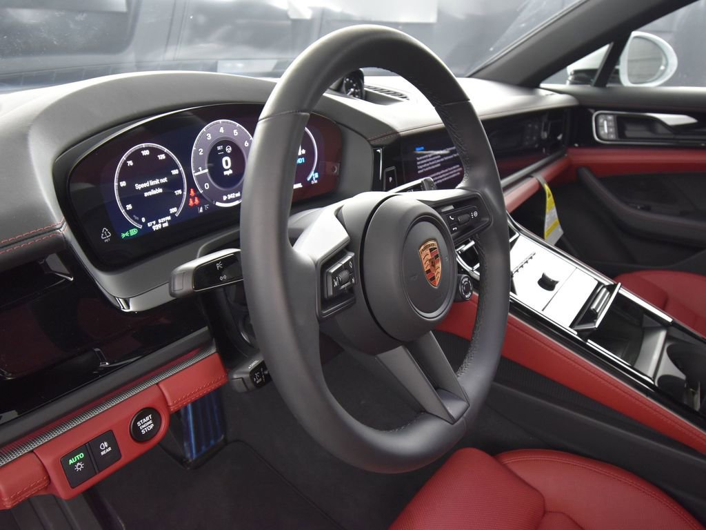 Used 2025 Porsche Panamera 4 image 4