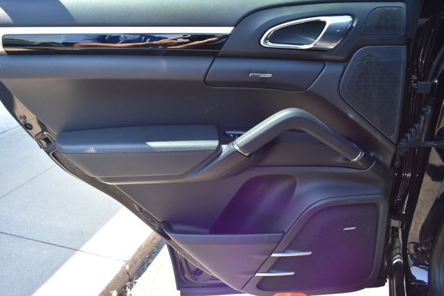 Used 2017 Porsche Cayenne Platinum Edition AWD/4WD image 38