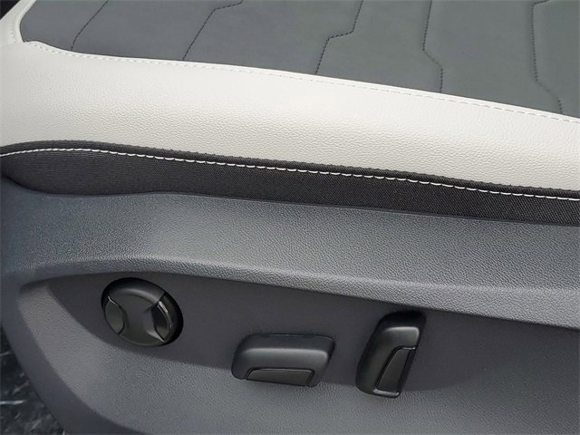 New 2026 Volkswagen Taos SE image 17