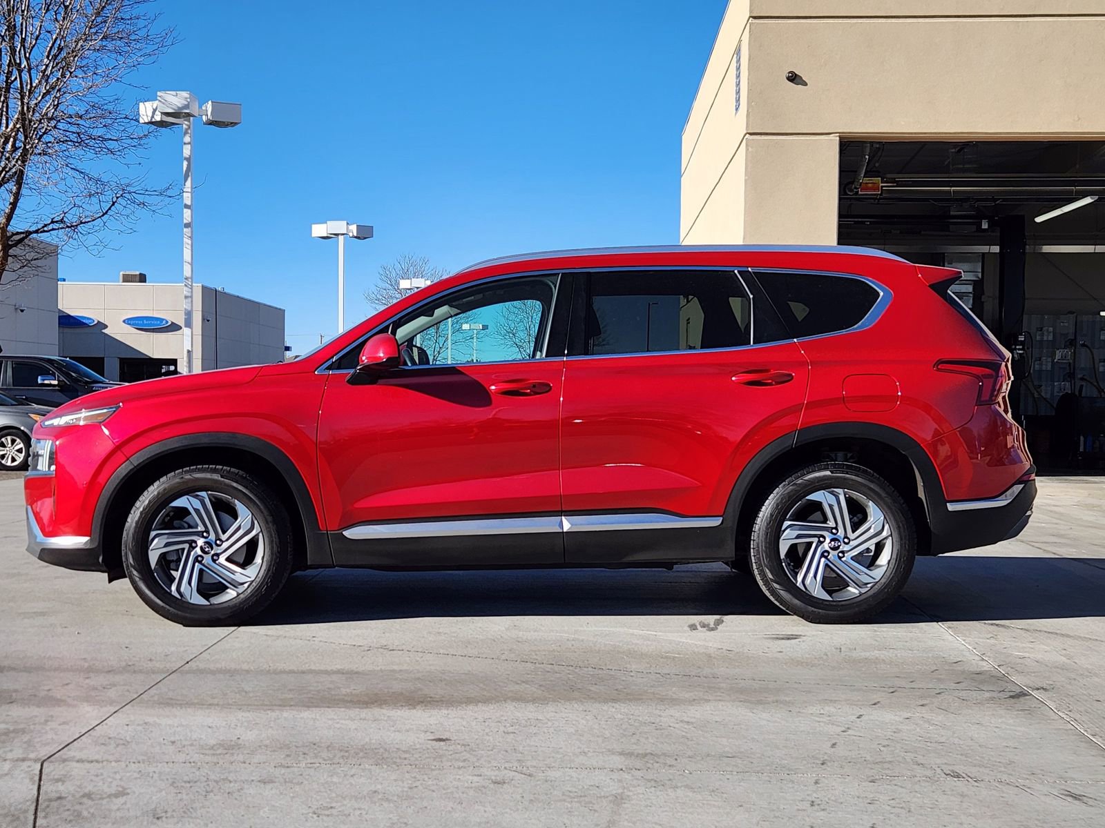 Used 2021 Hyundai Santa Fe SEL FWD image 2