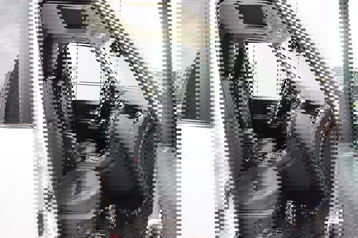 Used 2016 Land Rover LR4 HSE LUX image 28