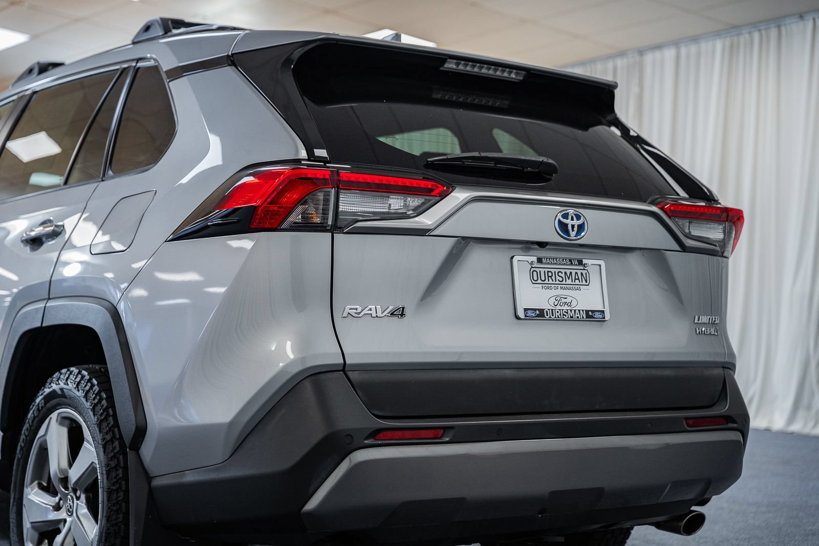 Used 2020 Toyota RAV4 Limited AWD/4WD image 5