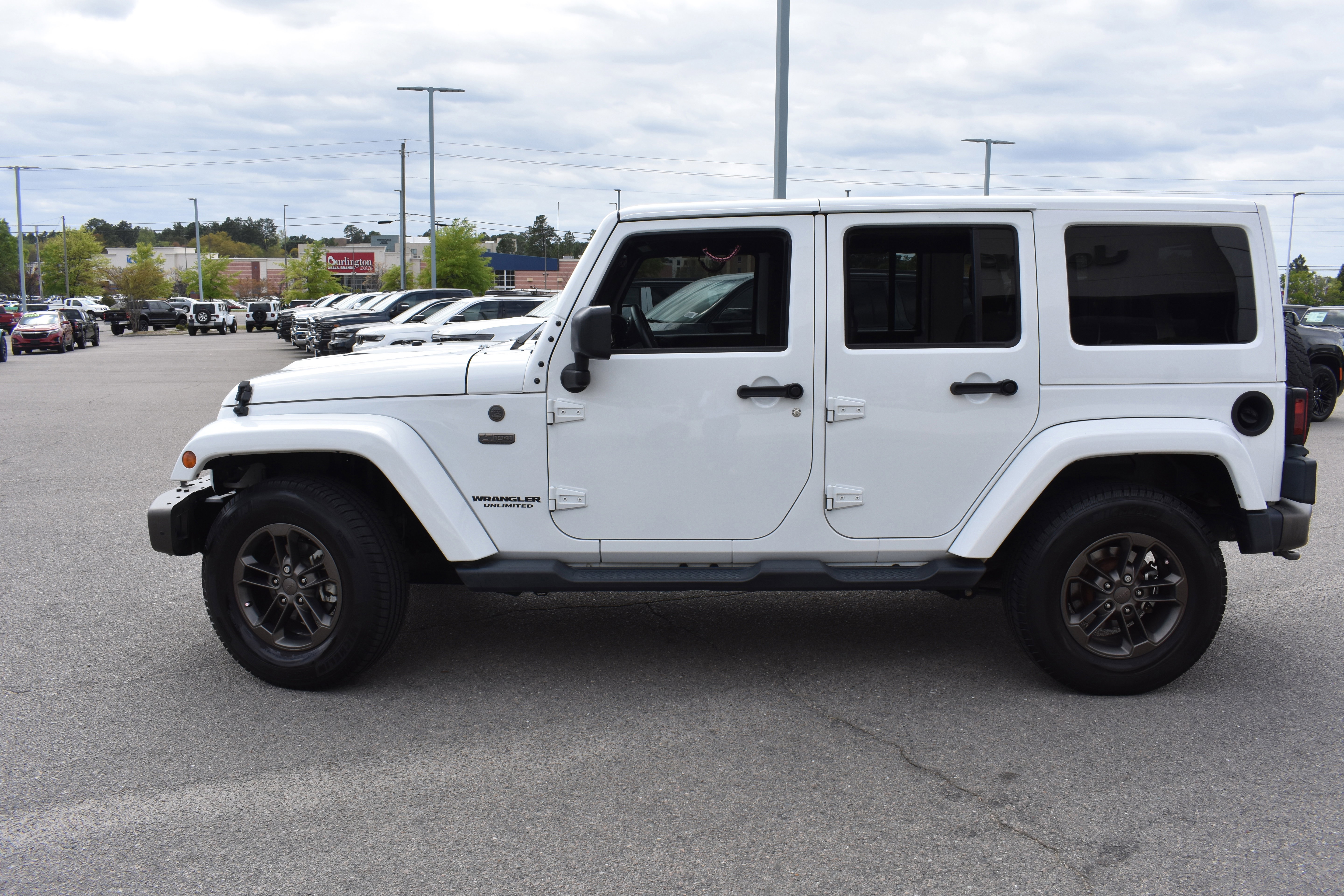 Used 2016 Jeep Wrangler Unlimited Sahara image 6