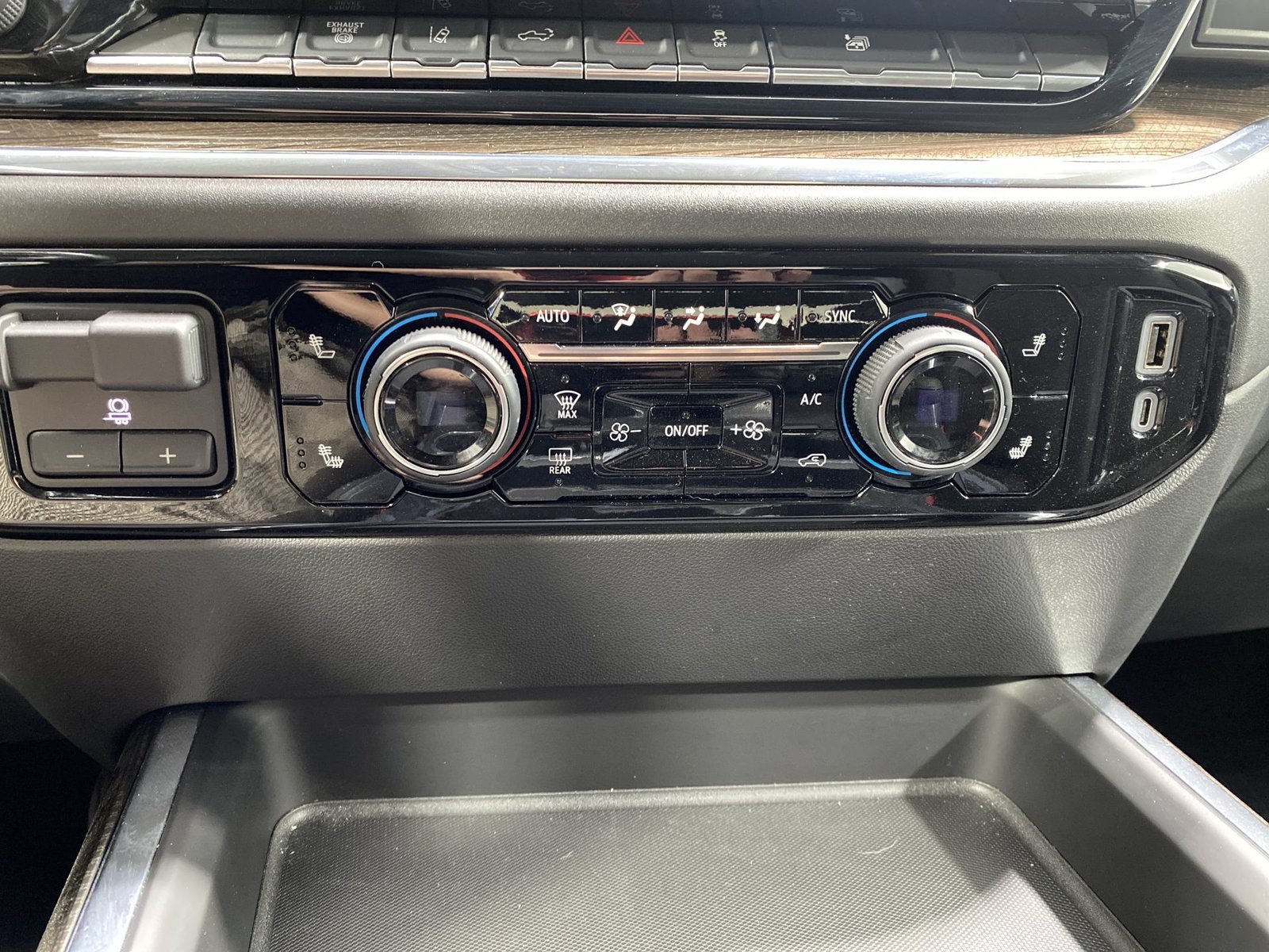Used 2025 Chevrolet Silverado 3500 LT AWD/4WD image 19