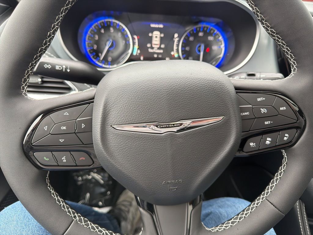 New 2026 Chrysler Pacifica Limited image 16