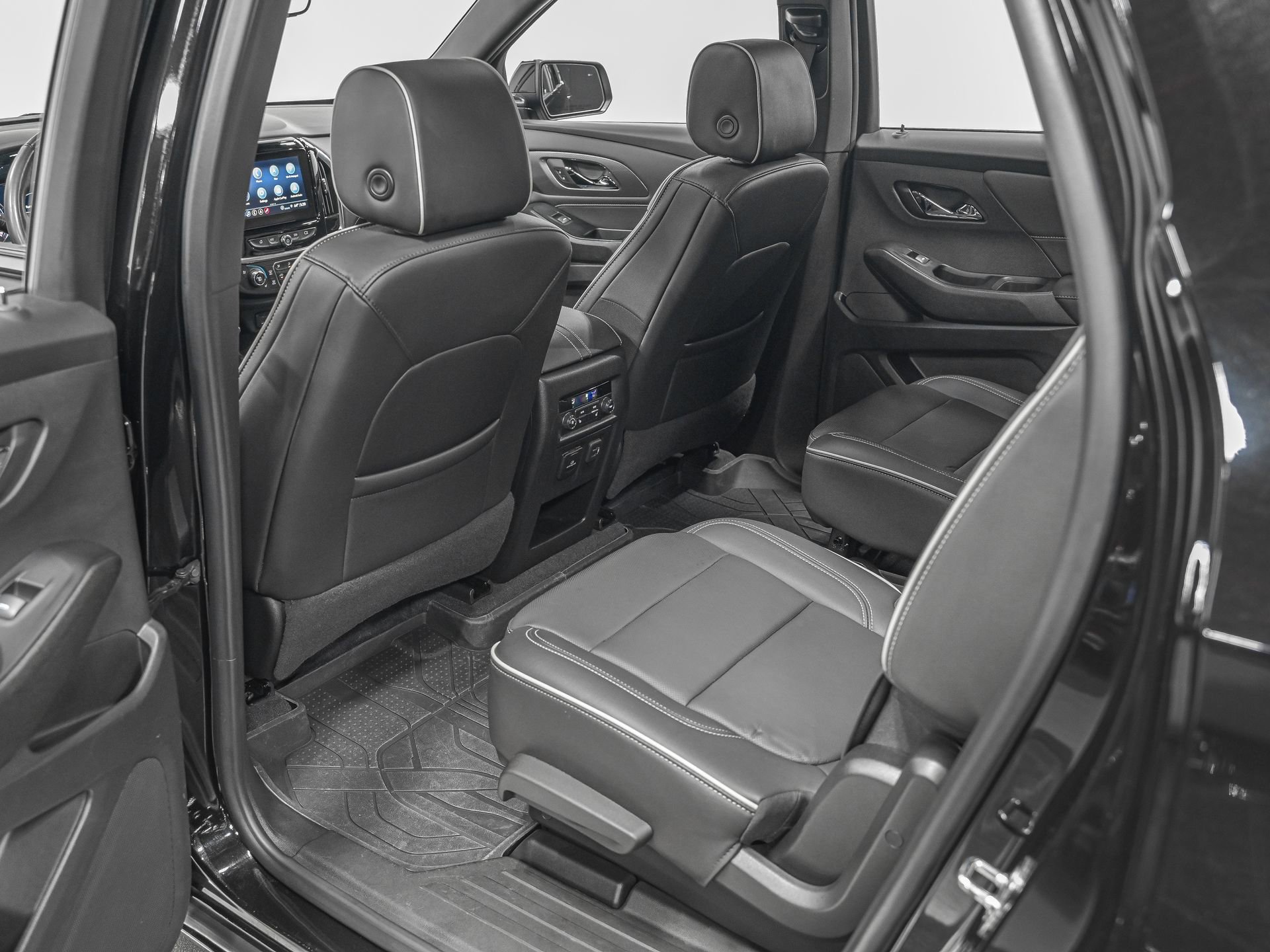 Used 2023 Chevrolet Traverse Premier w/ Redline Edition image 27