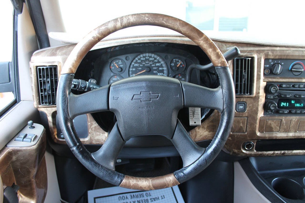 Used 2006 Chevrolet Express 1500 w/ Preferred Equipment Group RWD image 51