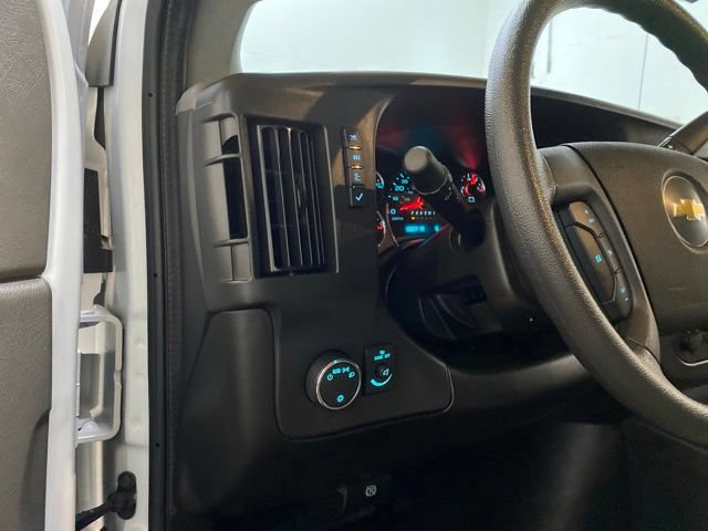 Used 2025 Chevrolet Express 3500 LT w/ LT Preferred Equipment Group RWD image 17