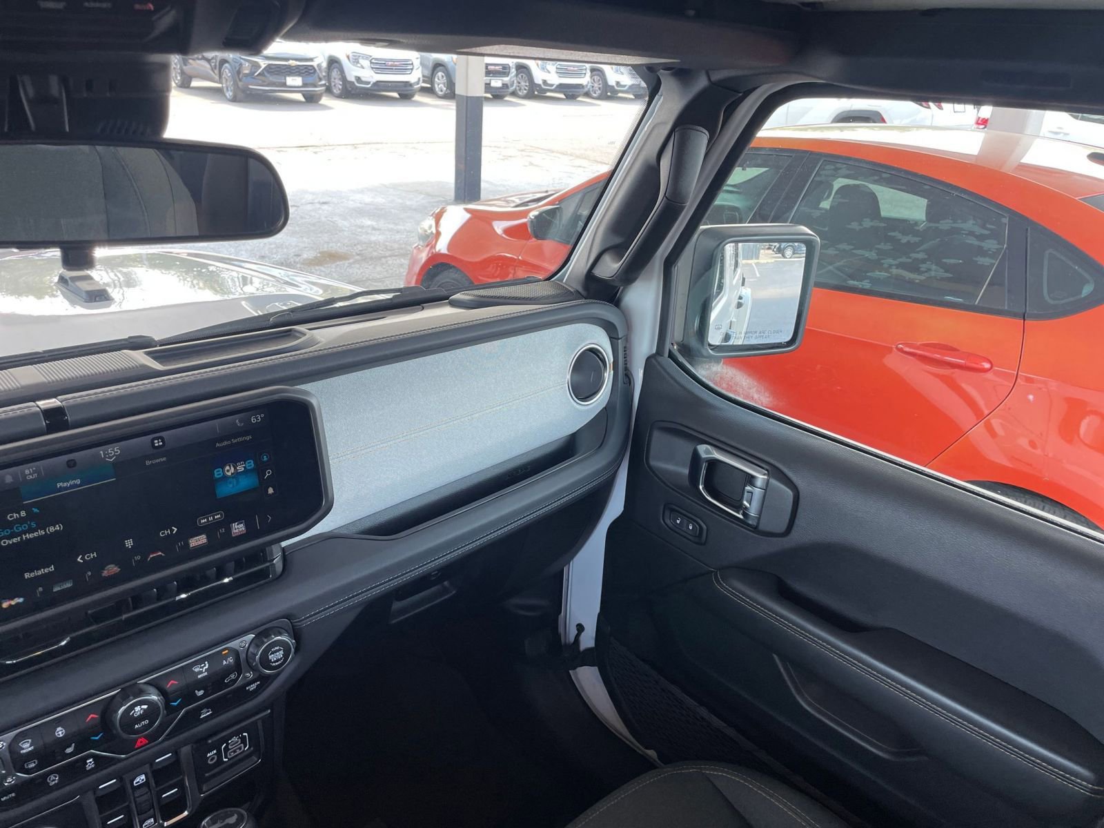 Used 2025 Jeep Wrangler Sahara image 34