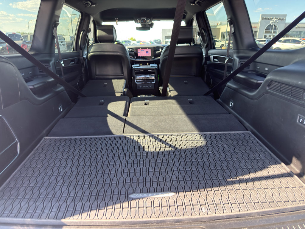 Certified 2024 Jeep Wagoneer Series III AWD/4WD image 13