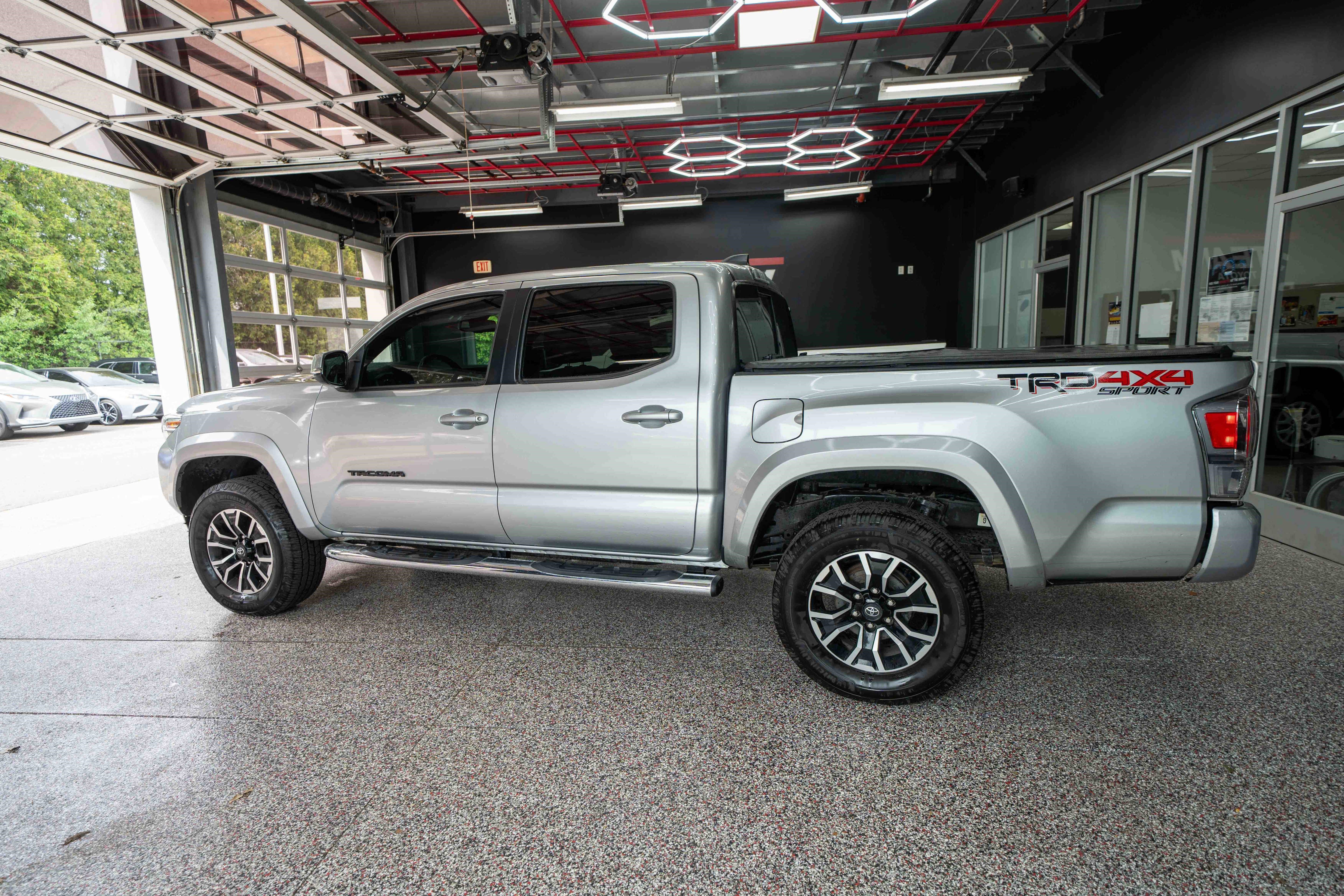 Used 2022 Toyota Tacoma TRD Sport w/ Technology Package AWD/4WD image 2