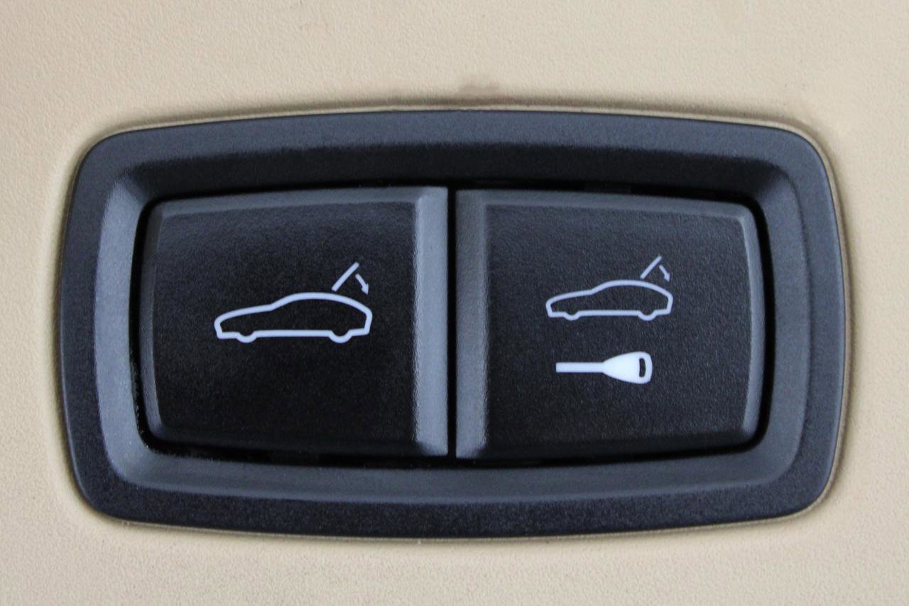 Used 2014 Porsche Panamera S image 74