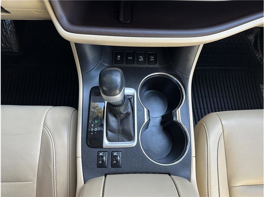 Used 2015 Toyota Highlander XLE image 26