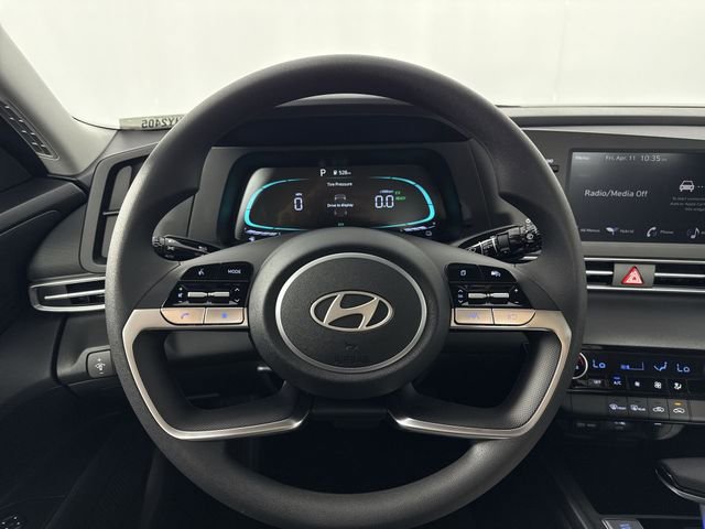 Used 2025 Hyundai Elantra Hybrid FWD image 29