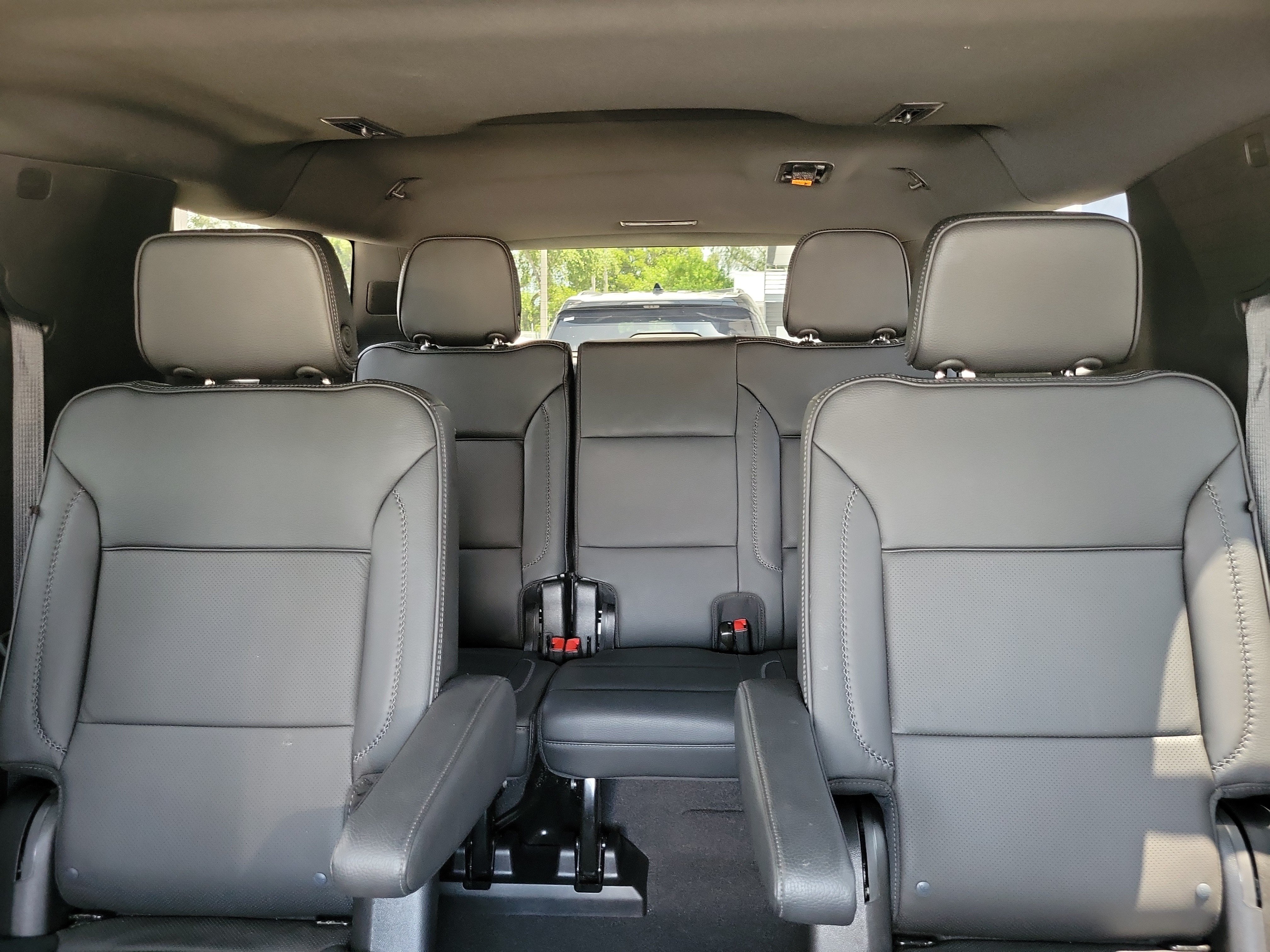 Used 2024 GMC Yukon XL Denali w/ Advanced Technology Package AWD/4WD image 17